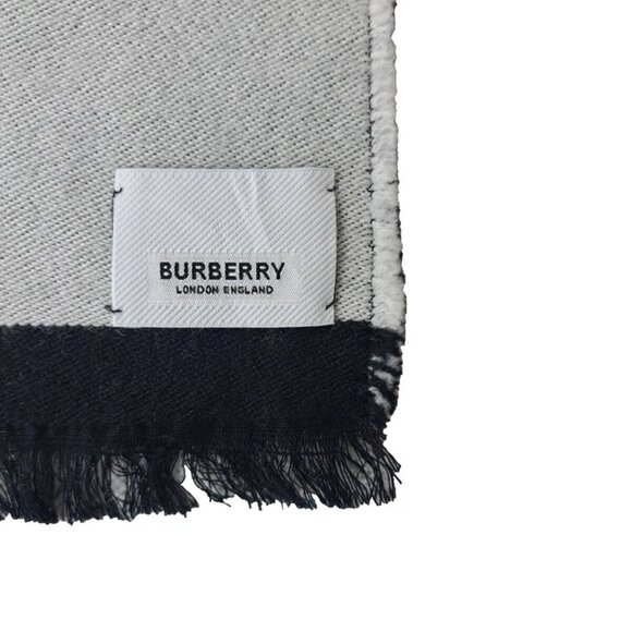 BURBERRY London Horseferry House Monogram Two Tone Knit Wool Black/White SCARF - Picture 6 of 11